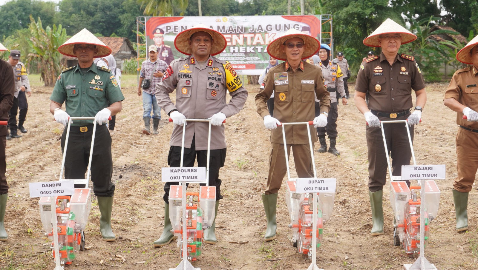 Polres OKU Timur Tanam Jagung 1 Juta Hetar