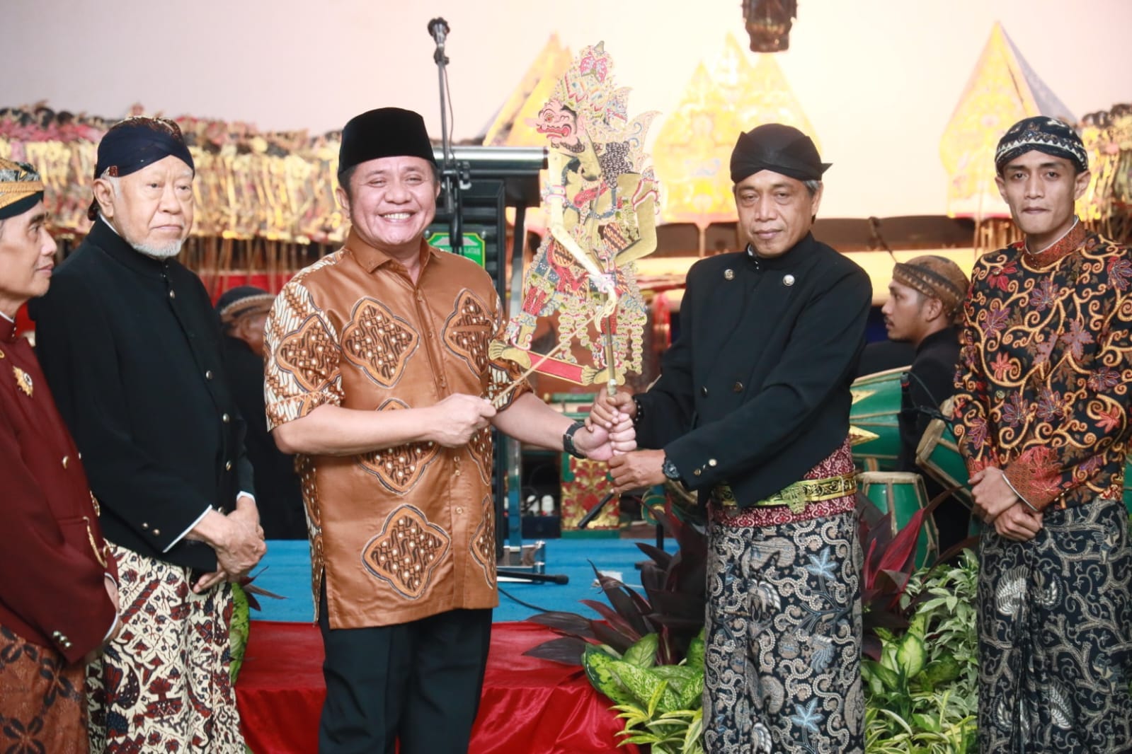 Antisipasi  Kencangnya Arus Budaya Asing , Herman Deru Minta Pujasuma Pertahankan Kesenian Wayang