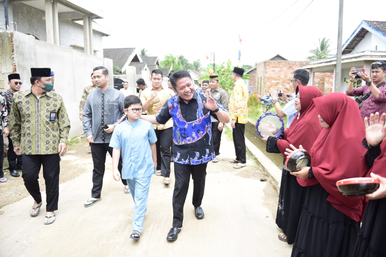 Safari Jum'at, Herman Deru Pantau Kondisi Warga Sekitar: 'Saya Ingin Lihat Langsung Kondisi Warga'