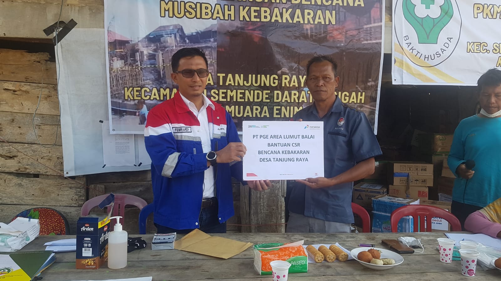 PGE Lumut Balai Percepat Relokasi Puing Material Kebakaran di Tanjung Raya Semende Darat Tengah 
