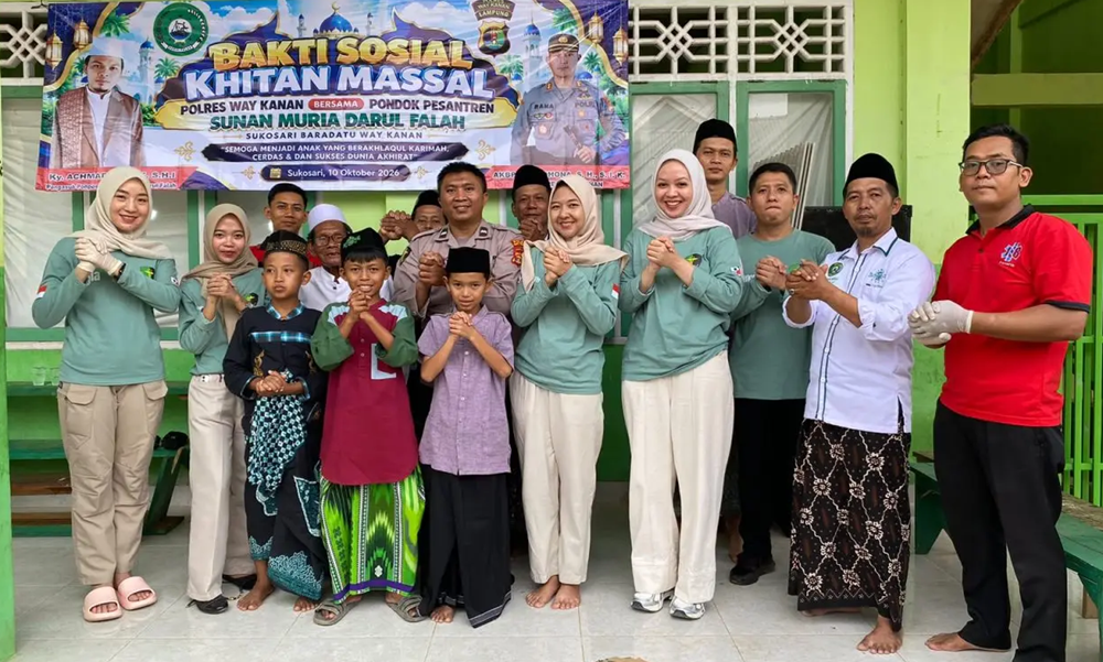 Polres Way Kanan Gelar Khitanan Massal Gratis di Ponpes Sunan Muria, 30 Anak Jadi Sasaran