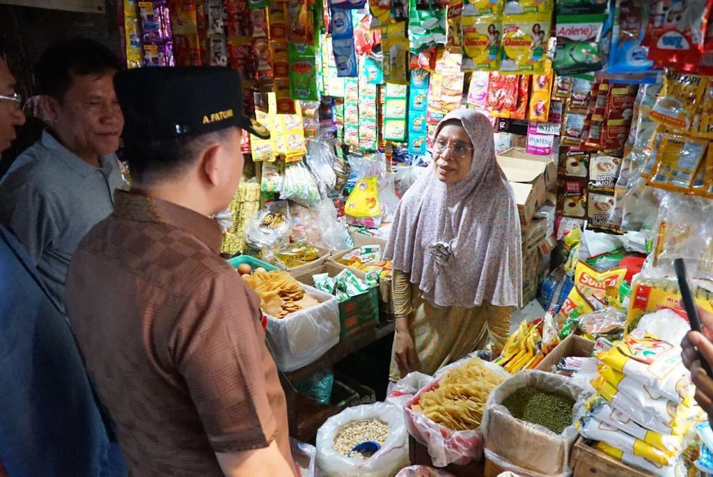 Pastikan Harga Bahan Pokok, Pj Gubernur Sumsel Fatoni Turun ke 2 Pasar Tradisional