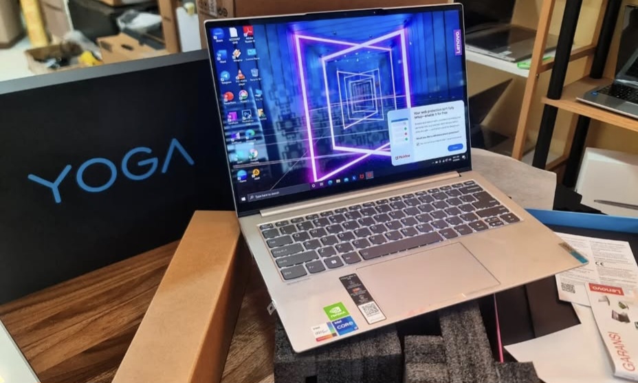 Lenovo Yoga Pro 7i: Laptop Tangguh dengan Baterai Jumbo, Bobot Ringan Dikelasnya