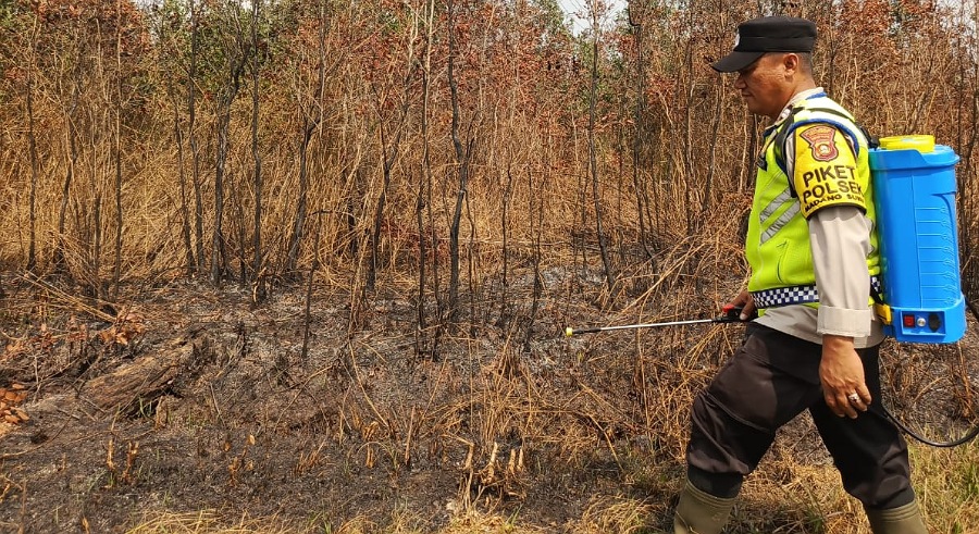 2 Hektar Lahan Gambut Terbakar di Madang Suku I, Polsek dan Warga Cek Lokasi