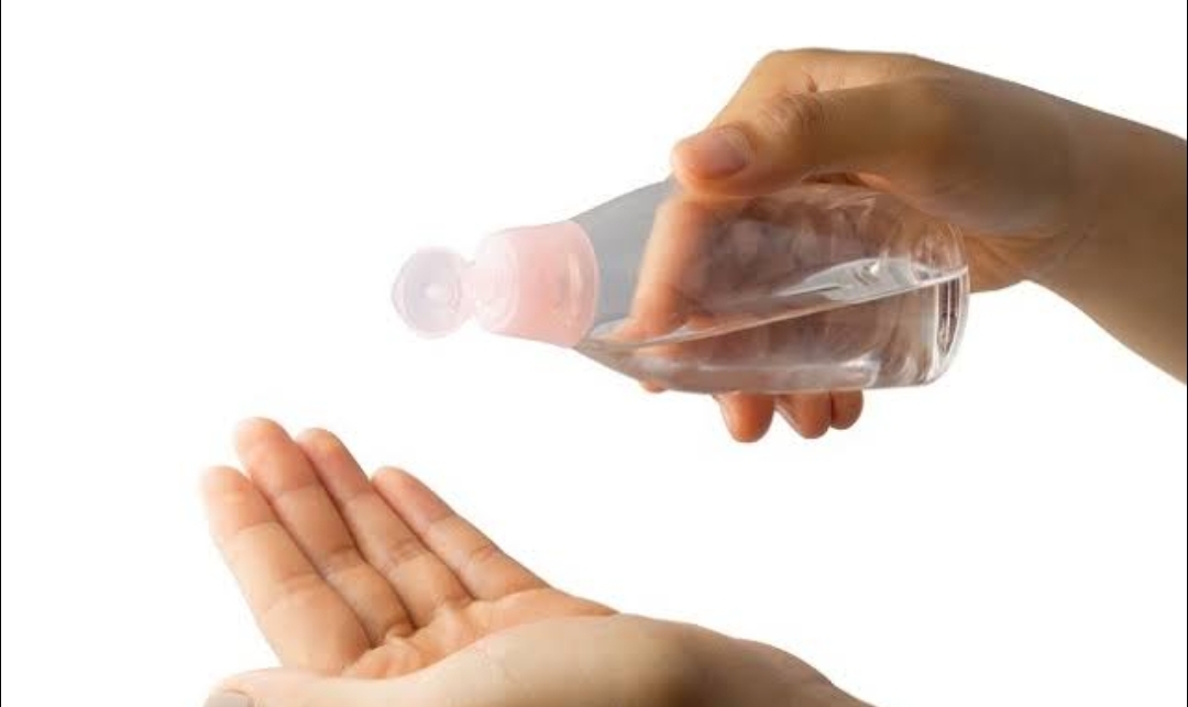 Tips Merawat Rambut Kering Dengan Menggunakan Beby Oil, Memberikan Kelembapan