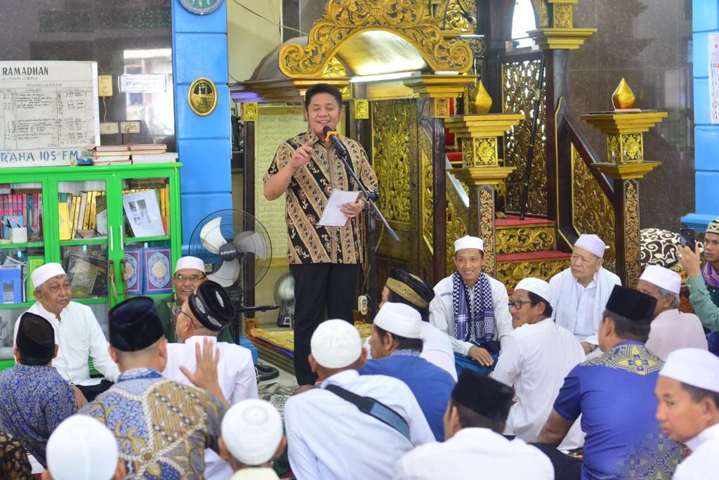 Safari Jumat di Masjid Nur Ramadhan, Herman Deru Disambut Antusias Para Jemaah