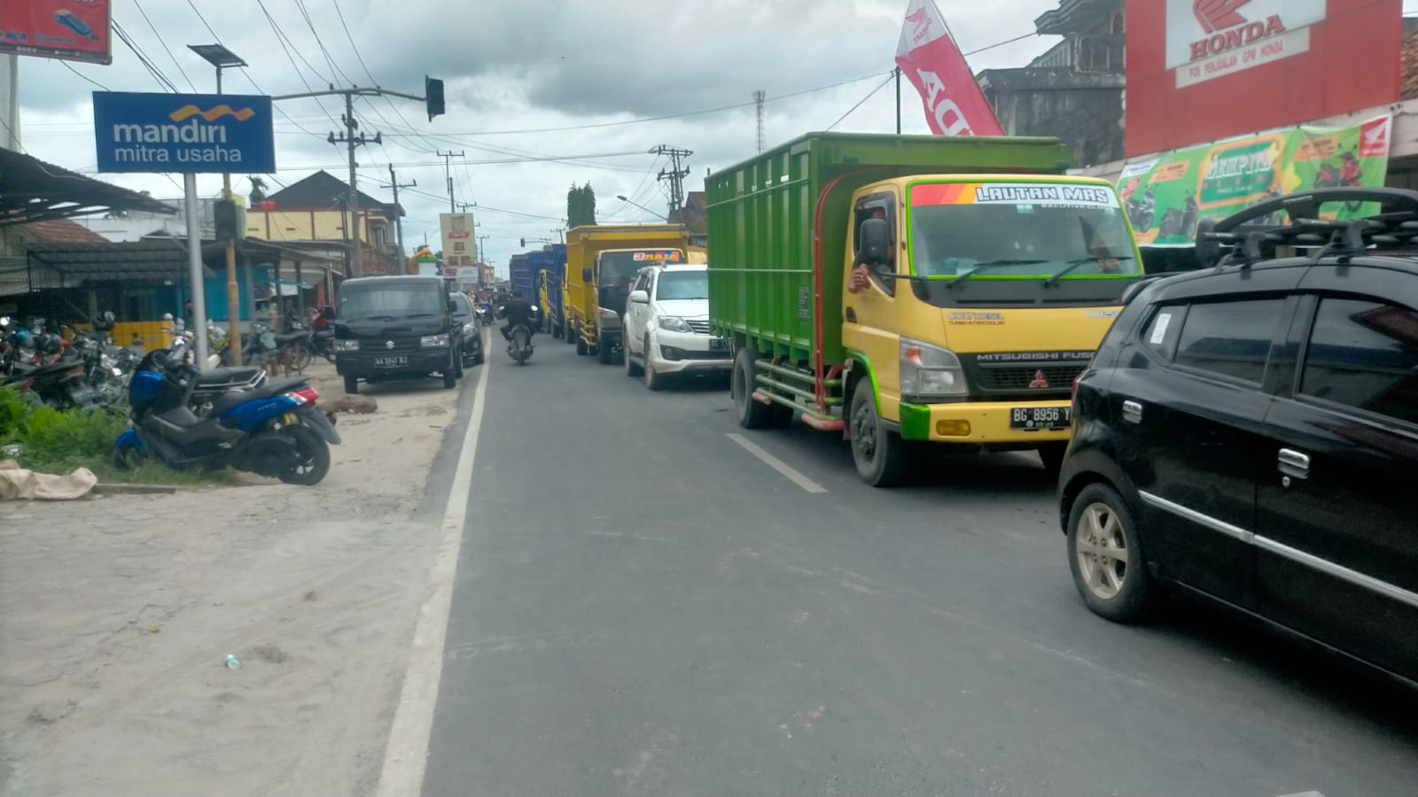 Akibat Kebakaran Kendaraan Macet Panjang