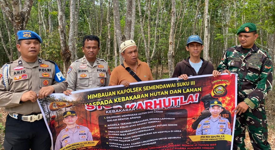 Cegah Karhutla, Polsek Semendawai Suku III dan TNI Gandeng Warga Margo Rejo Patroli Bersama