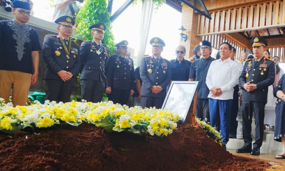 Hadiri Pemakaman Meriyati Hoegeng, Kapolri: Pesan Eyang jadi Inspirasi dan Semangat Polri