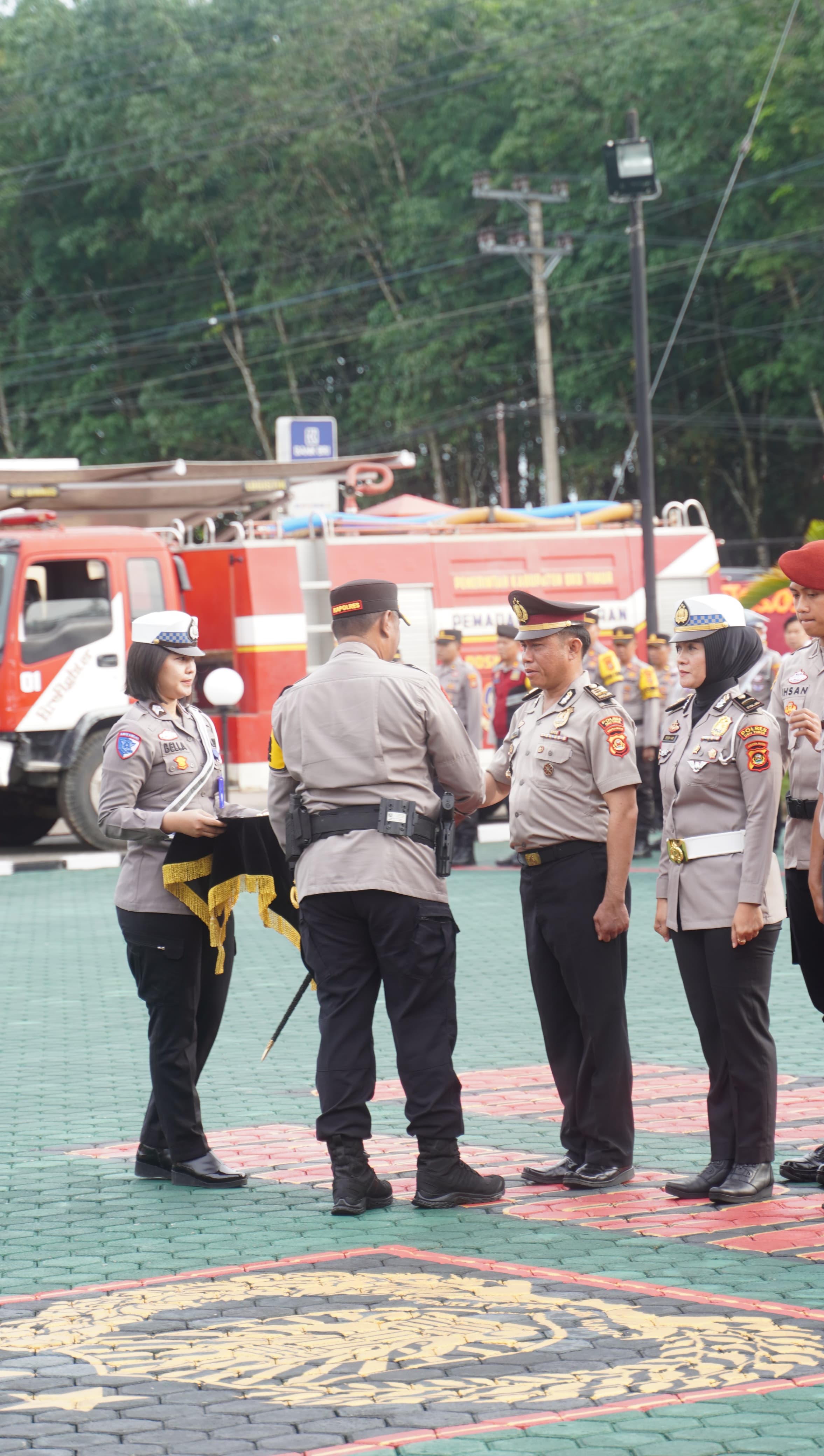 Selamat, 11 Perwira dan 42 Bintara Polres OKU Timur  Naik Pangkat, Wajib Mandi Kembang