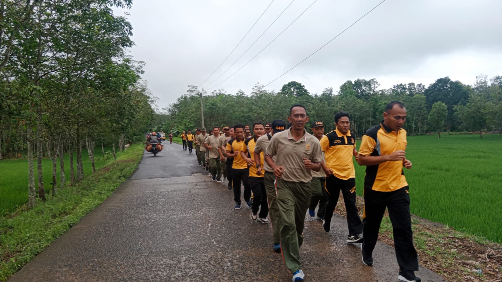 Olahraga Bersama Tingkatkan Sinergitas dan Soliditas TNI-Polri