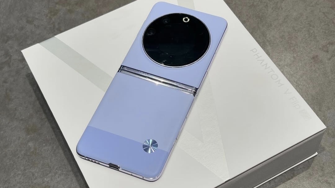 Tecno Phantom V Flip 5G: Hp Lipat dengan Kamera Canggih 