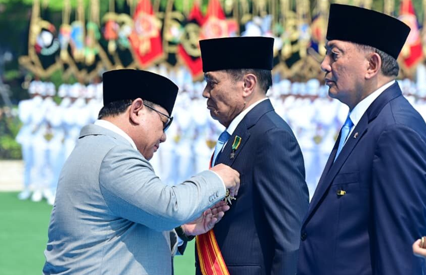 Prabowo Anugerahi Bintang Mahaputera untuk 7 Tokoh TNI pada HUT ke-81 TNI