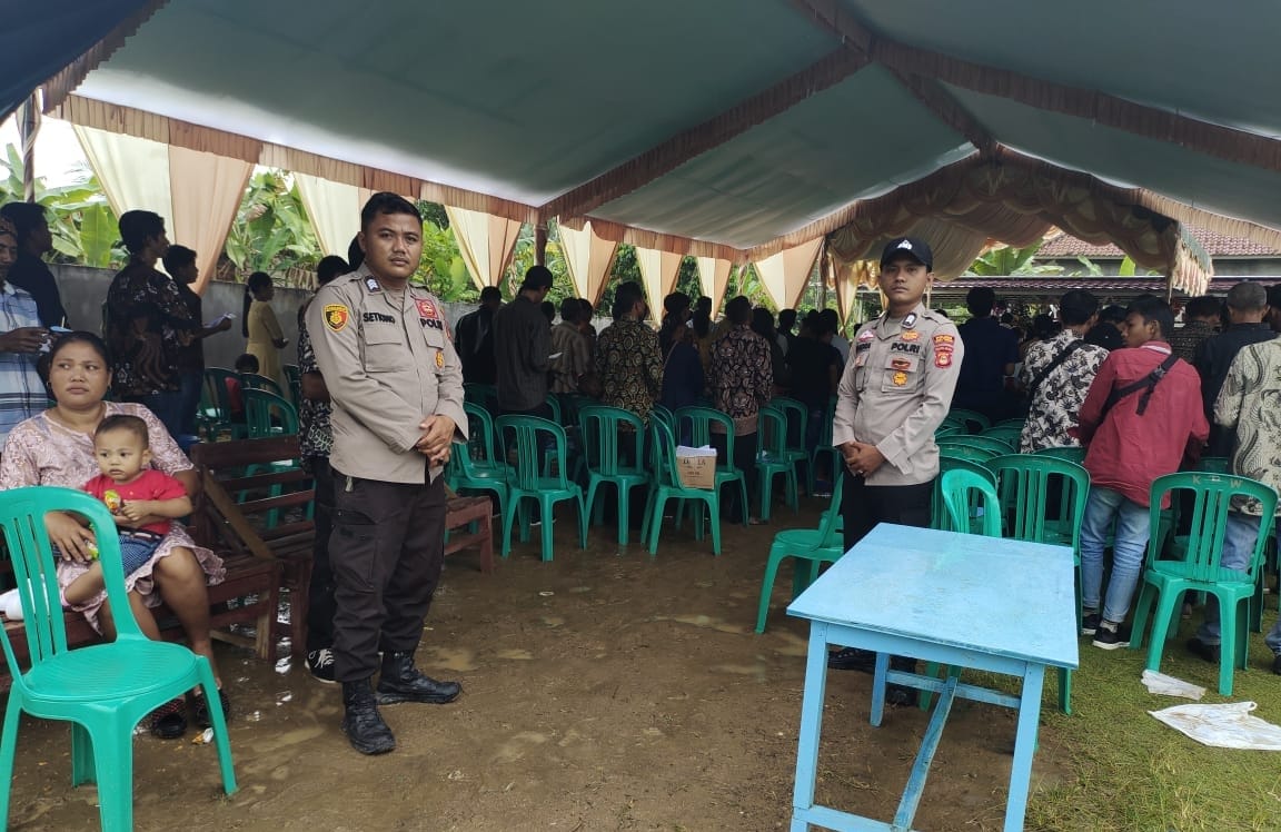 Jelang Perayaan Natal Polisi Amankan Gereja 