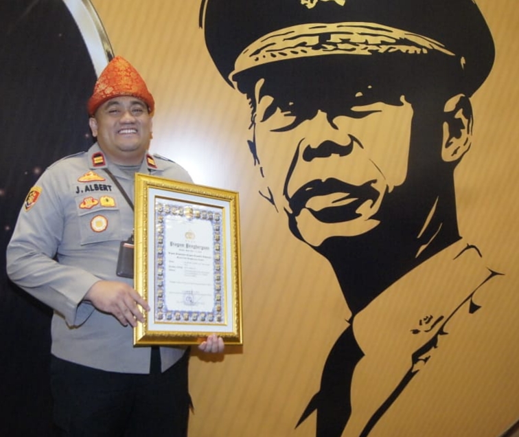 Polisi Inovatif, IPTU Jhoni Albert Raih Penganugerahan Hoegeng Awards 2023, Bersaing 10.000 Anggota Terbaik