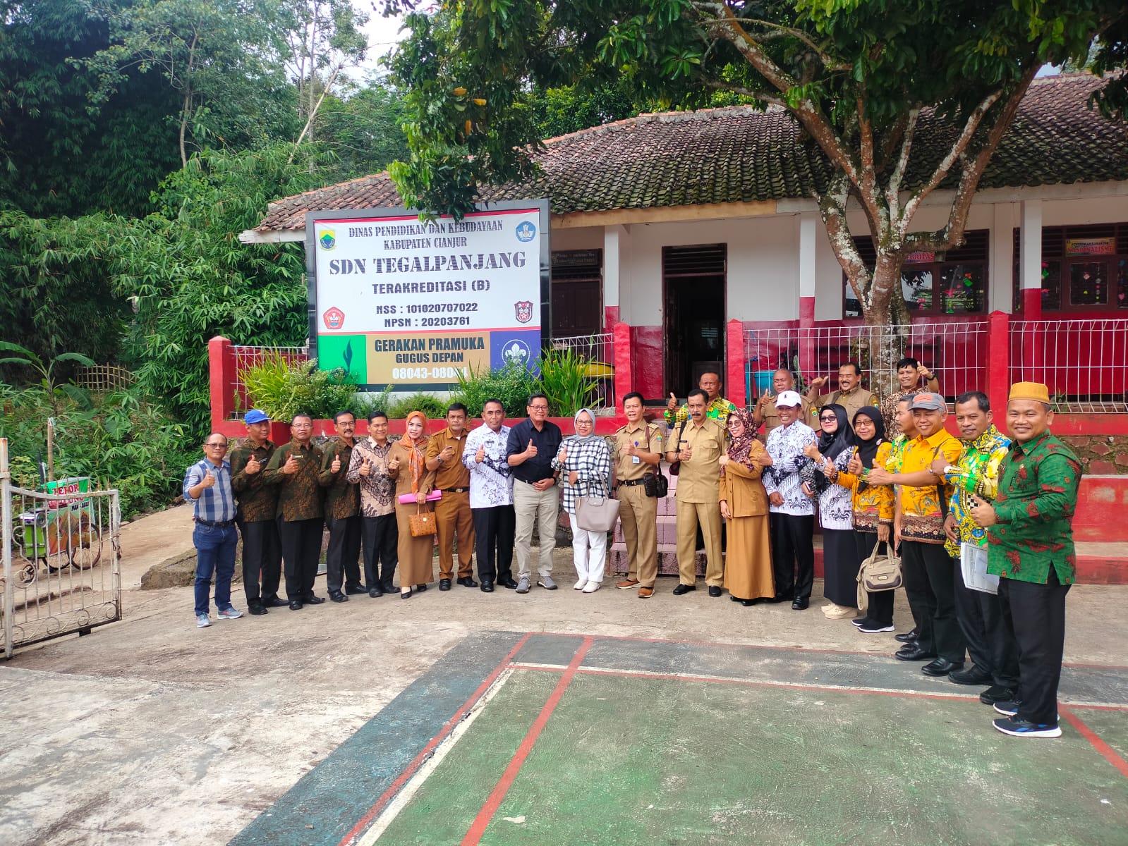 Bupati Melalui PGRI dan Disdikbud Kirim Bantuan Gempa Cianjur Tahap 2