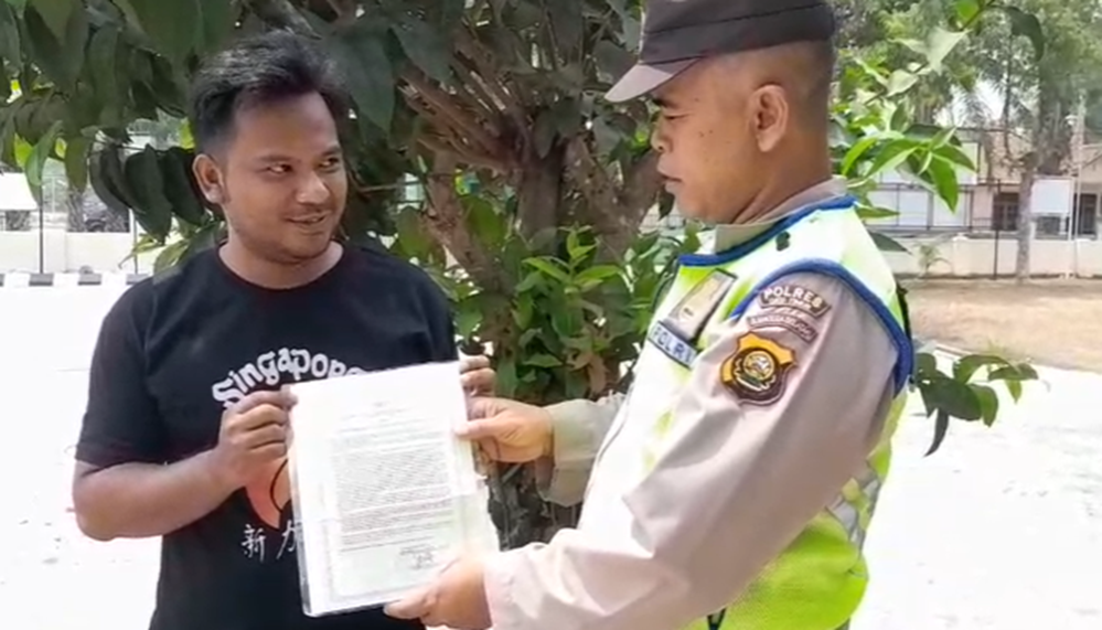 Cegah Kebakaran Hutan dan Lahan, Polsek Belitang II Sebar Maklumat hingga Pasang Spanduk Imbauan