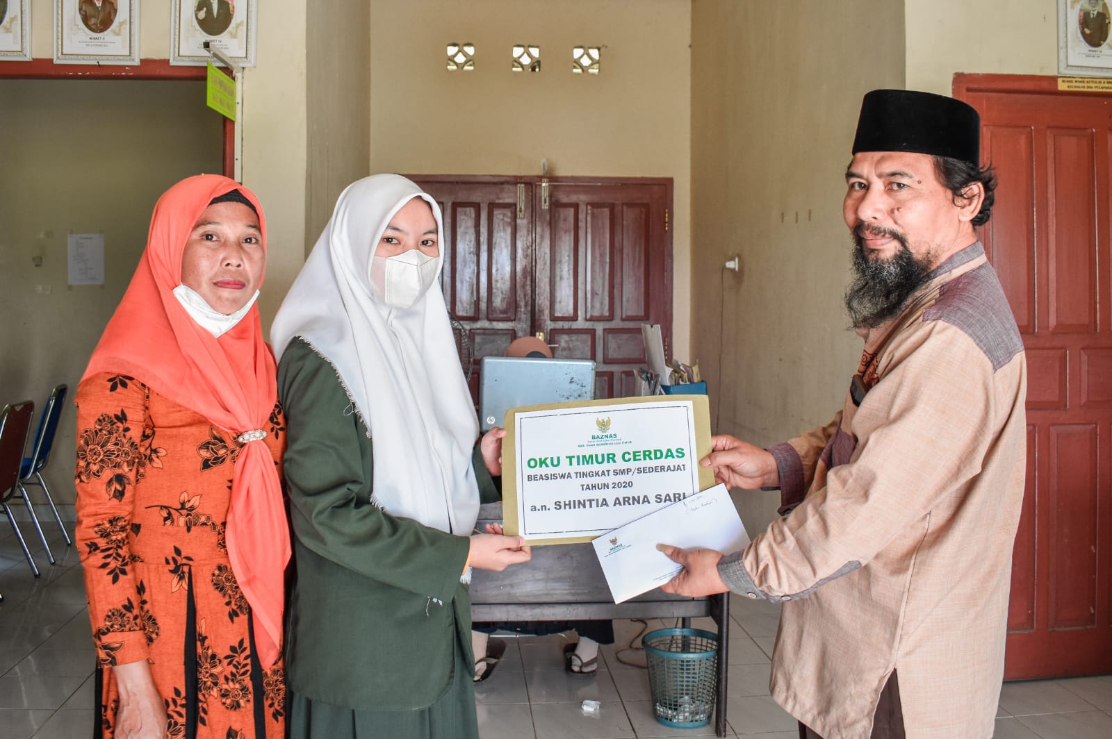 Baznas OKUT Berikan Beasiswa