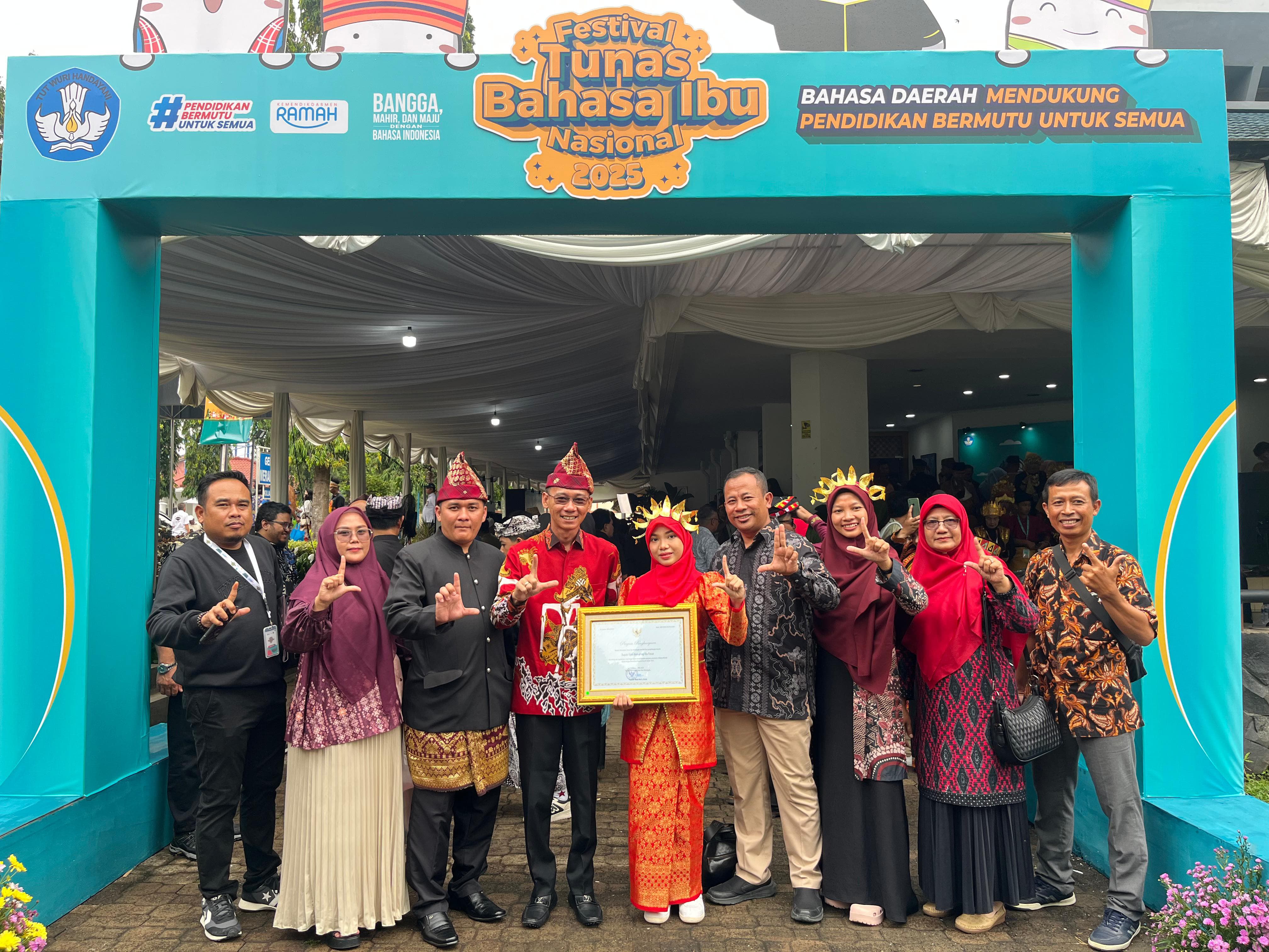 Pemda OKU Timur Raih Penghargaan Kementerian Dikdas dan Menengah di FBIN 2025