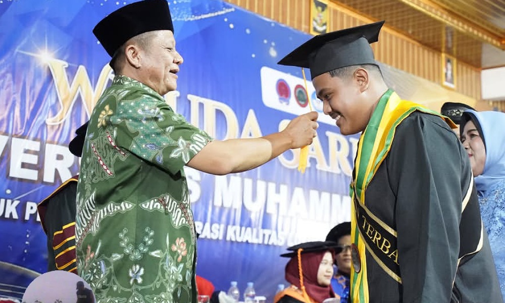 Bupati Lanosin di Wisuda Ke-1 UM OKU Timur: Lulusan Harus Jadi Motor Kemajuan Daerah