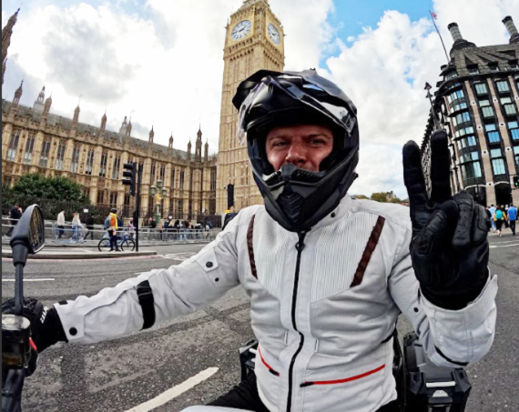 Orang Pertama Keliling Dunia dengan Motor Listrik Dari Jakarta Tiba di London