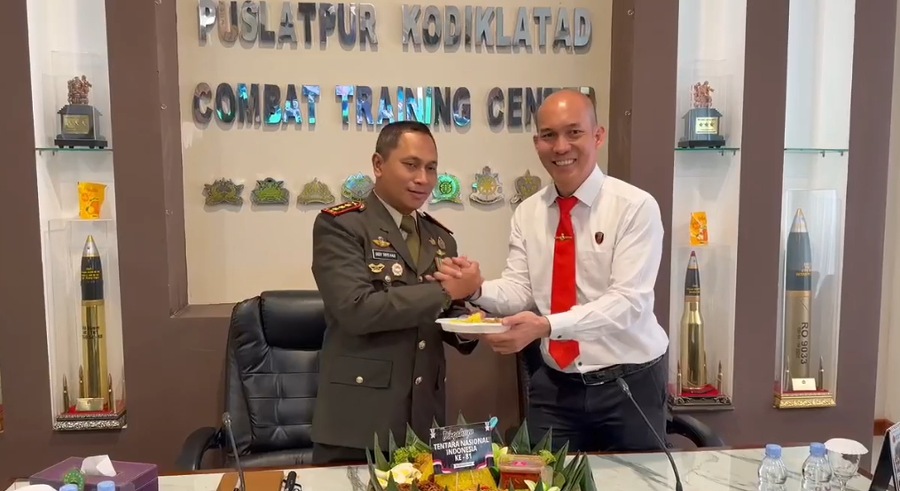 Sinergitas TNI-Polri, Satreskrim Polres OKU Timur Sambangi Puslatpur Peringati HUT TNI Ke-81
