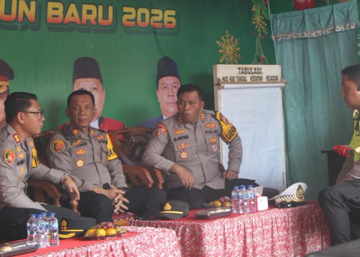 Kapolres OKU Timur Cek Pos Pengamanan Ops Lilin Musi 2025