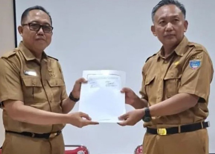Sertijab Kepala Dinas Perpustakaan OKU Timur, Asnari Resmi Gantikan Sopiyanhadi
