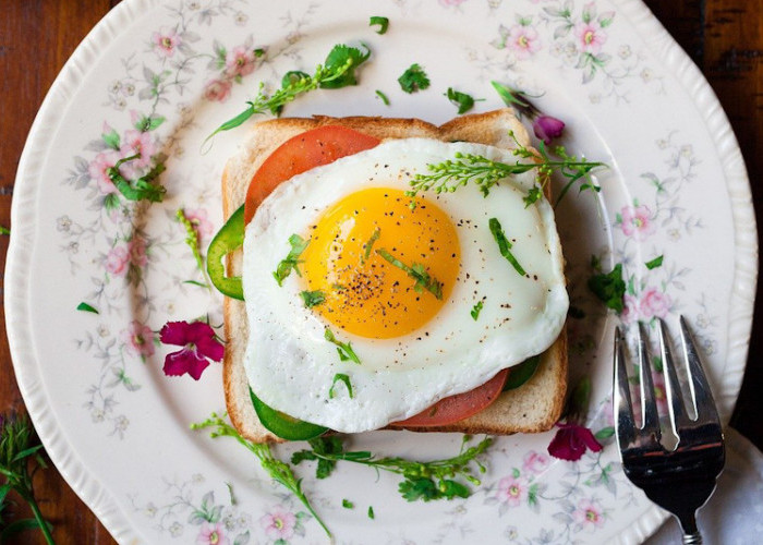 Apa Penderita Kolesterol Tinggi Boleh Makan Putih Telur?