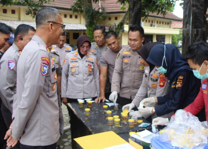 Polres OKU Timur Gelar Tes Urine, Pastikan Jajaran Bebas Narkoba