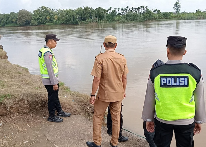 Polsek Cempaka Terus Melakukan Pencarian Hingga 2 Kilometer, Selusuri Aliran Sungai Komering
