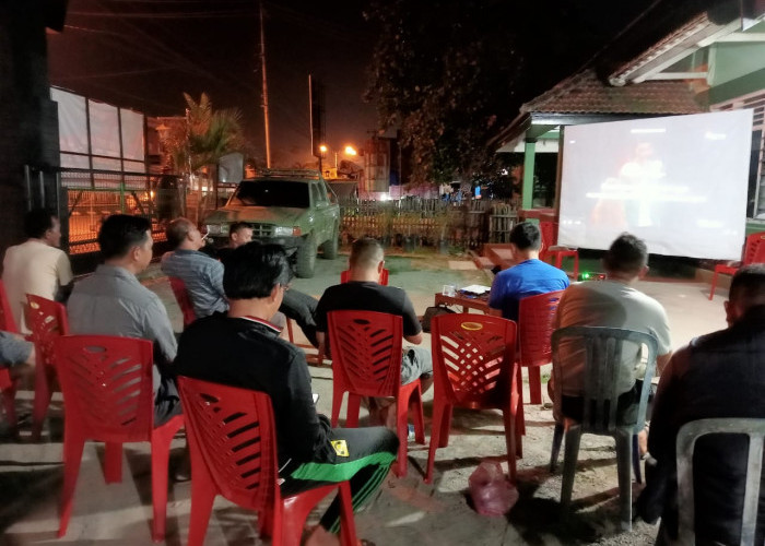 Koramil 403-03/Martapura Nobar Final Liga Champions Bersama Masyarakat