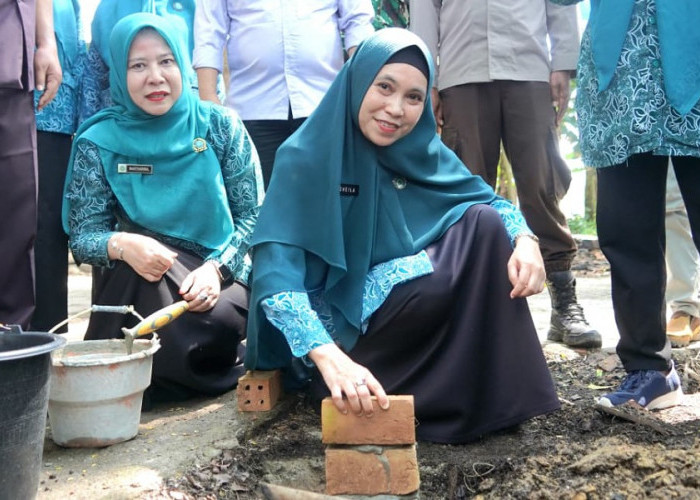 Banyak Antrean Bedah Rumah, Ketua PKK OKU Timur Ajak Warga Hidupkan Lagi Budaya Gotong Royong