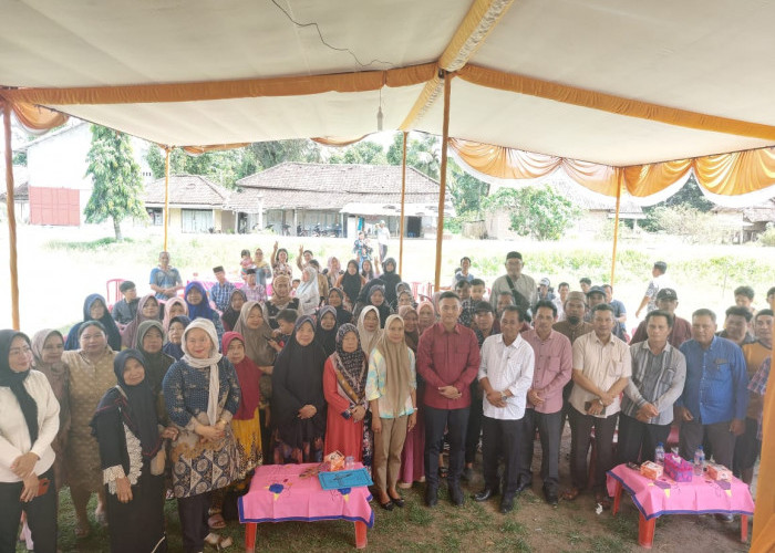Dewan M Irfanjid Perjuangkan Aspirasi Masyarakat Desa Anyar, Kasih Bonus 10 LPJ Tenaga Surya