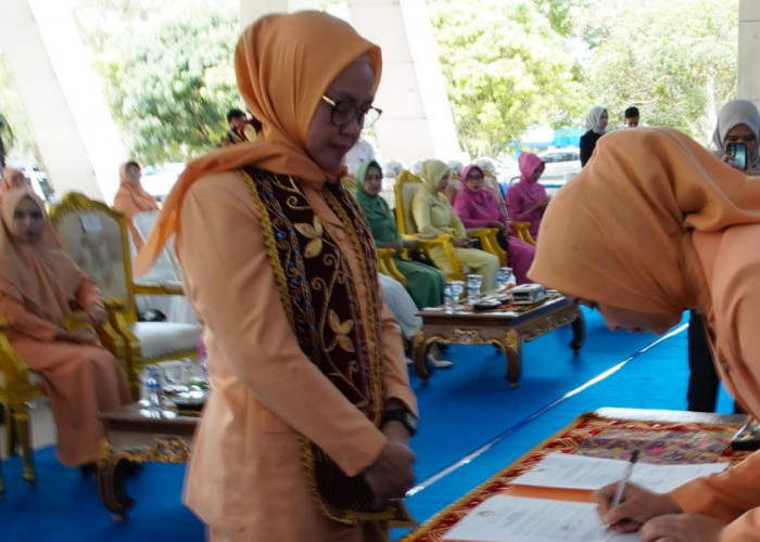 Pengukuhan DWP OKU Timur, Istri ASN Diingatkan Bijak Gunakan Media Sosial