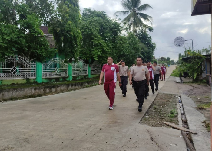 Jaga Kebugaran Tubuh, Jajaran Polsek Belitang III Olahraga Bersama