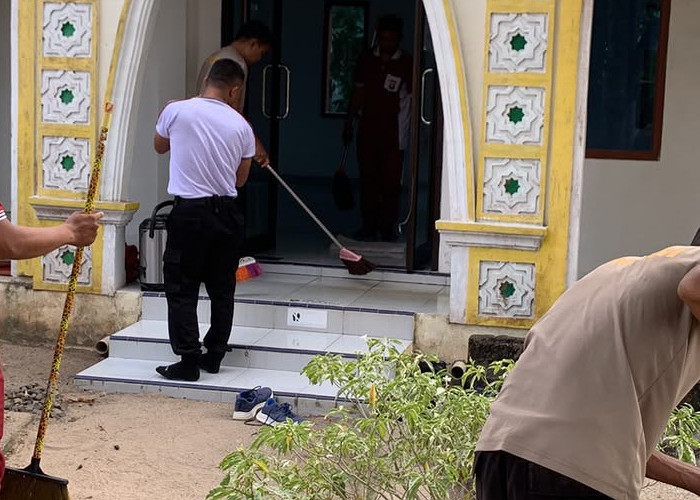 Dukung Gerakan Indonesia ASRI, Polsek Semendawai Suku III Gelar Program Belida