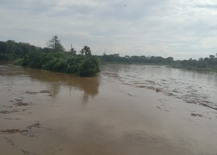 Terpantau di Jembatan Komering Martapura, Air Sungai Terus Meluap, BPBD OKU Timur Ingatkan Ini