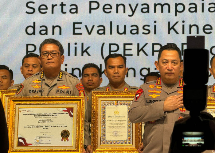 Selamat, Kapolres OKU Timur AKBP Dwi Agung Terima Penghargaan Kapolri