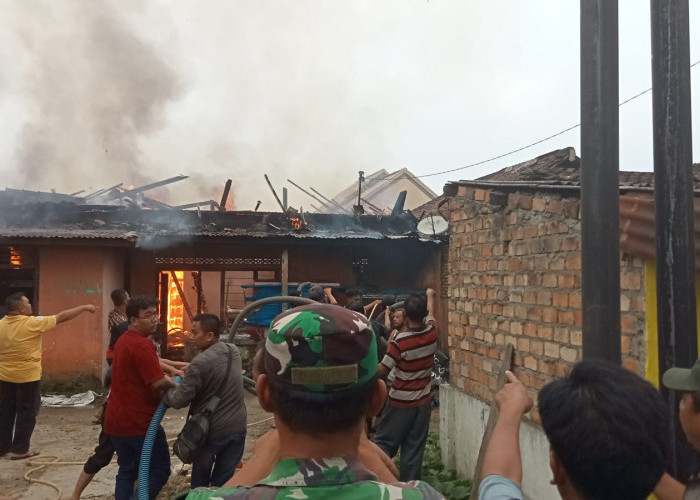 BREAKING NEWS: Kebakaran Terjadi di Rumah Padat Penduduk