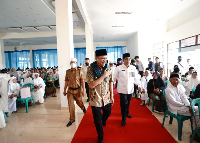 OKU Timur Kabupaten Terbanyak Kedua CJH di Sumsel, Enos: Alhamdulillah, Saya Bangga!