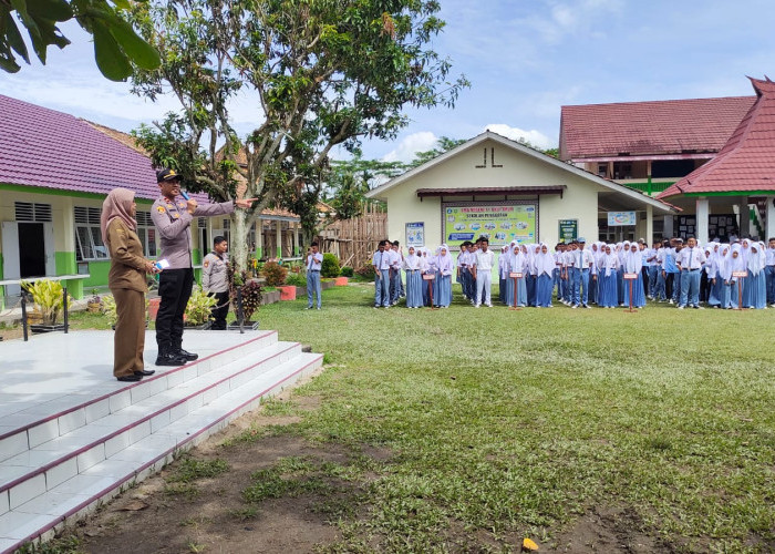Sambangi Sekolah, IPDA Sapariyanto: Beri Pemahaman pada Siswa Pentingnya Tertib Berlalu Lintas