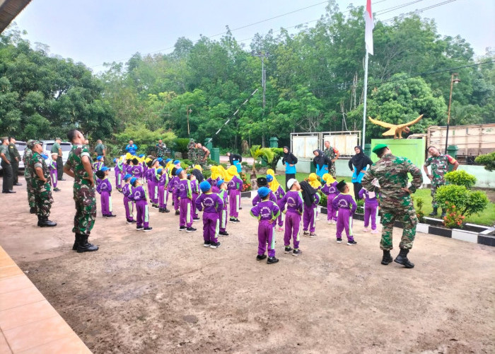 Lebih Dekat Dengan TNI, Anak-anak TK Kunjungi Koramil 14/SS III 