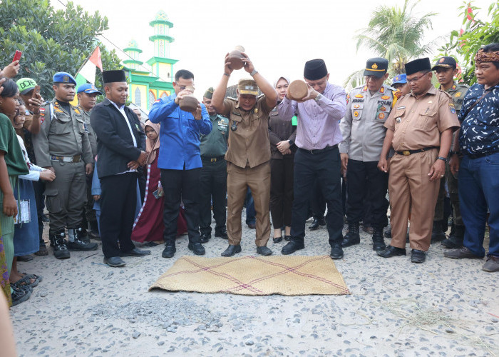 Bupati Enos Resmikan Pembangunan Infrastruktur Jalan Kabupaten Hingga Rampungnya Pembangunan Masjid