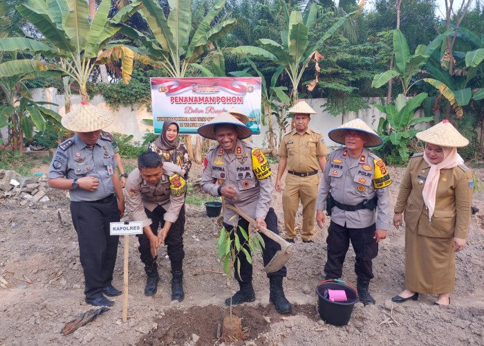 Cooling System, Kapolres OKUT Gaungkan Pilkada Damai Hingga Lakukan Penanaman Pohon Bersama Kapolsek Martapura