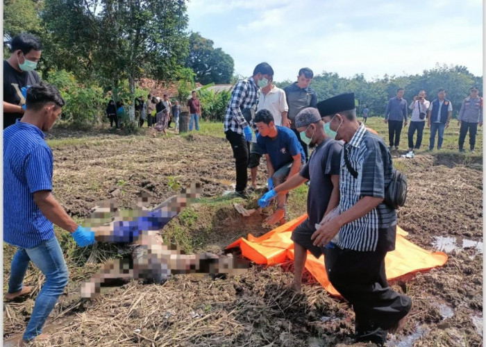 Gempar, Warga Temukan Mayat Dipinggir Galangan Sawah Desa Tanjung Kemala Barat