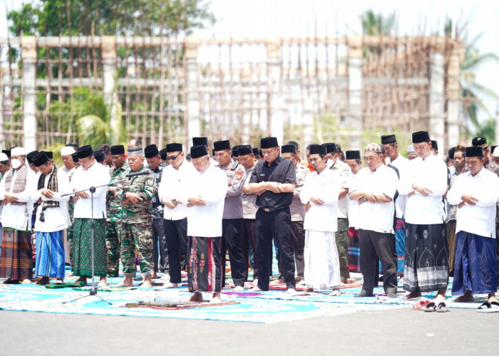 Kemarau Panjang Melanda, Pemkab OKU Timur Gelar Sholat Istisqa, Memohon Turun Hujan