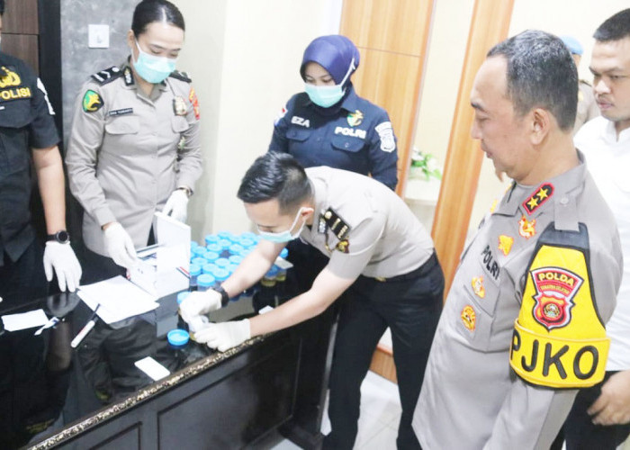 Pastikan Anggota Bersih Narkoba, Kapolda Pimpin Langsung Tes Urine Dadakan