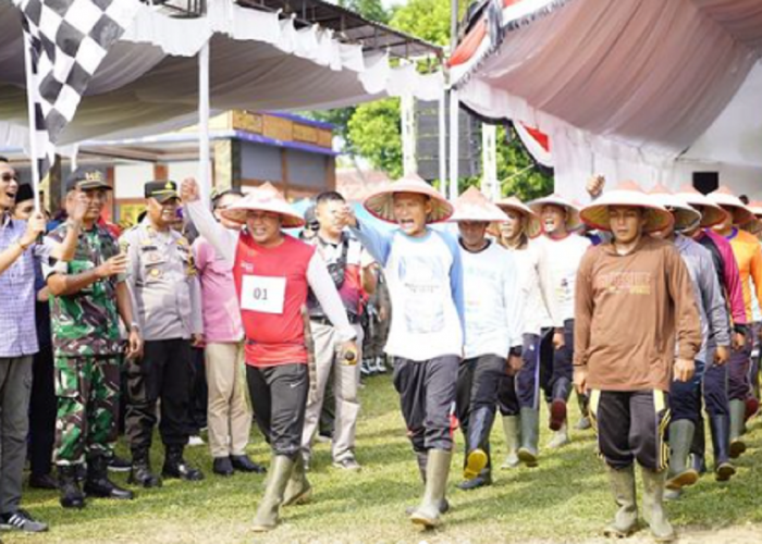 HUT RI 79, Ketua GOW dan Wakil Bupati OKU Timur Meriahkan Lomba Gerak Jalan dan Karnaval Budaya