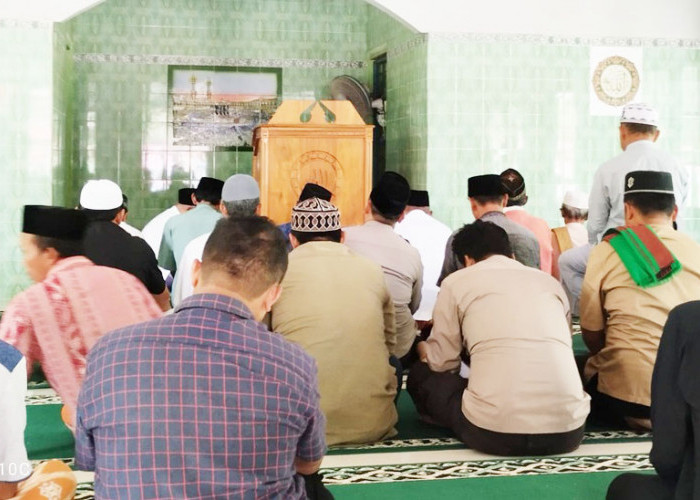 Polsek Madang Suku II Gelar Jumat Keliling di Masjid An Nur OKU Timur